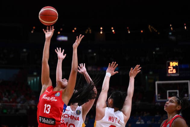 Sport Themen der Woche KW39 Sport Bilder des Tages BASKETBALL CHINA PUERTO RICO, Nairimar Vargas of Puerto Rico, Ru Zhang of China and Tongtong Wu of China jump for the ball during the 2022 FIBA Women s Basketball World Cup match between China and Puerto Rico at Qudos Bank Arena in Sydney, Monday, September 26, 2022. ( NO ARCHIVING, EDITORIAL USE ONLY, NO USE IN BOOKS WITHOUT CONSENT  Copyright: xJAMESxGOURLEYx 20220926001707936807