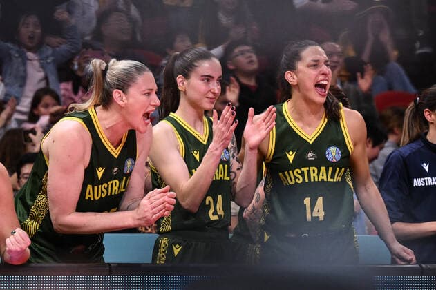 BASKETBALL CANADA AUSTRALIA, Lauren Jackson of Australia, Anneli Maley of Australia and Marianna Tolo of Australia celebrate during the 2022 FIBA Women s Basketball World Cup match between Canada and Australia at Qudos Bank Arena in Sydney, Monday, September 26, 2022. ( NO ARCHIVING, EDITORIAL USE ONLY, NO USE IN BOOKS WITHOUT CONSENT  Copyright: xJAMESxGOURLEYx 20220926001707974514