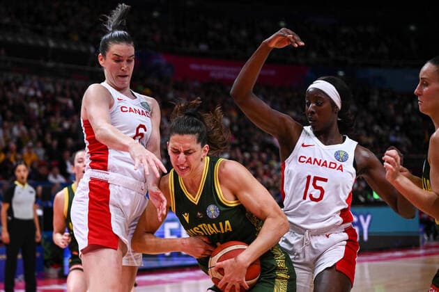 BASKETBALL CANADA AUSTRALIA, Marianna Tolo of Australia during the 2022 FIBA Women s Basketball World Cup match between Canada and Australia at Qudos Bank Arena in Sydney, Monday, September 26, 2022. ( NO ARCHIVING, EDITORIAL USE ONLY, NO USE IN BOOKS WITHOUT CONSENT  Copyright: xJAMESxGOURLEYx 20220926001707976585