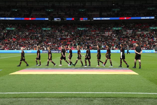 Einlaufkinder für Deutschland - London 26.09.2022: England vs. Deutschland, UEFA Nations League, 6. Spieltag, Wembley Stadium