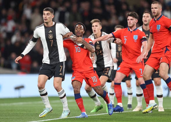 England v Germany 26 September 2022, London - UEFA Nations League - League A (Group 3) - England v Germany - Kai Havertz of Germany battles with Raheem Sterling of England - Photo: Charlotte Wilson Offside. London UK Copyright: xCharlottexWilsonx xOffsidexOffside
