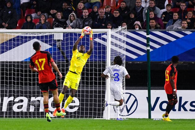 Yahia Fofana ( 16 - France ) - Anass Zaroury ( 17 - Belgique ) - Yasser Larouci ( 3 - France ) - FOOTBALL : France vs Belgique - Valenciennes - Amical Espoirs - 26 09 2022 FedericoPestellini Panoramic 