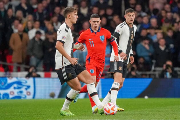 Nico Schlotterbeck (Deutschland Germany) gegen Phil Foden (England) - London 26.09.2022: England vs. Deutschland, UEFA Nations League, 6. Spieltag, Wembley Stadium