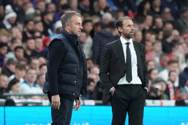 Anspannung bei Bundestrainer Hansi Flick (Deutschland Germany) und Trainer Gareth Southgate (England) - London 26.09.2022: England vs. Deutschland, UEFA Nations League, 6. Spieltag, Wembley Stadium