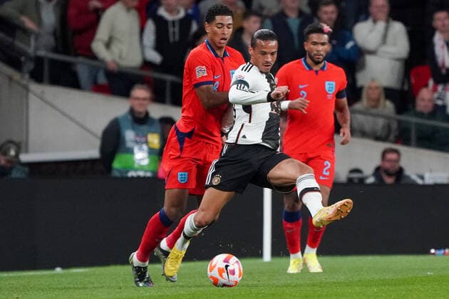 Leroy Sane (Deutschland Germany) gegen Jude Bellingham (England) - London 26.09.2022: England vs. Deutschland, UEFA Nations League, 6. Spieltag, Wembley Stadium
