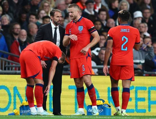 London, England, 26th September 2022. Gareth Southgate manager of England has words with Eric Dier of England during the UEFA Nations League match at Wembley Stadium, London. Picture credit should read: David Klein Sportimage EDITORIAL USE ONLY. No use with unauthorised audio, video, data, fixture lists, club league logos or live services. Online in-match use limited to 120 images, no video emulation. No use in betting, games or single club league player publications. SPI-1909-0052