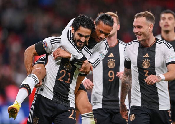 Fussball International UEFA Nations League in Wembley England - Deutschland 26.09.2022 Ilkay Guendogan, Leroy Sane und David Raum (v.l., alle Deutschland) bejubeln den Treffer zum 0:1
