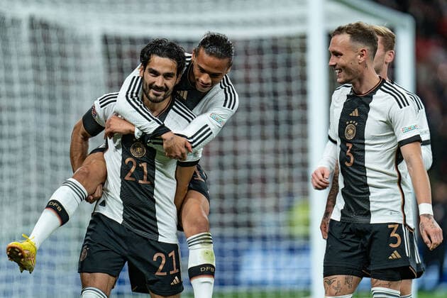 Leroy Sanà (Deutschland, 19) und Ilkay Gündogan (Deutschland, 21) nach dem 1:0, rechts David Raum (Deutschland, 3) England vs. Deutschland Germany, Fussball, Nations League, DFB, 26.09.2022 DFB REGULATIONS PROHIBIT ANY USE OF PHOTOGRAPHS AS IMAGE SEQUENCES AND OR QUASI-VIDEO England vs. Deutschland Germany, Fussball, Nations League, DFB, 26.09.2022 London Copyright: xEibner-Pressefoto BahhoxKarax EP_EER