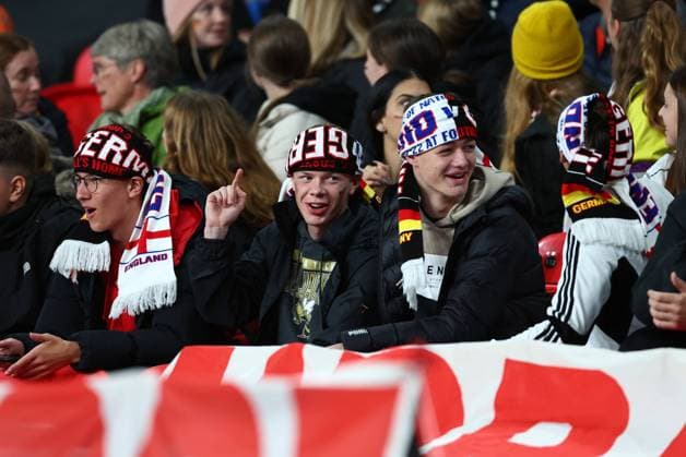 London, England, 26th September 2022. Fans during the UEFA Nations League match at Wembley Stadium, London. Picture credit should read: David Klein Sportimage EDITORIAL USE ONLY. No use with unauthorised audio, video, data, fixture lists, club league logos or live services. Online in-match use limited to 120 images, no video emulation. No use in betting, games or single club league player publications. SPI-1909-0089