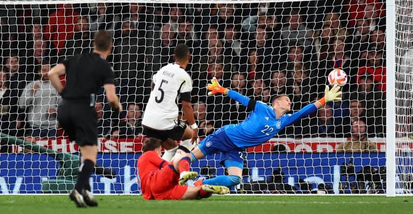 London, England, 26th September 2022. Mason Mount of England scores their second goal during the UEFA Nations League match at Wembley Stadium, London. Picture credit should read: David Klein Sportimage EDITORIAL USE ONLY. No use with unauthorised audio, video, data, fixture lists, club league logos or live services. Online in-match use limited to 120 images, no video emulation. No use in betting, games or single club league player publications. SPI-1909-0099