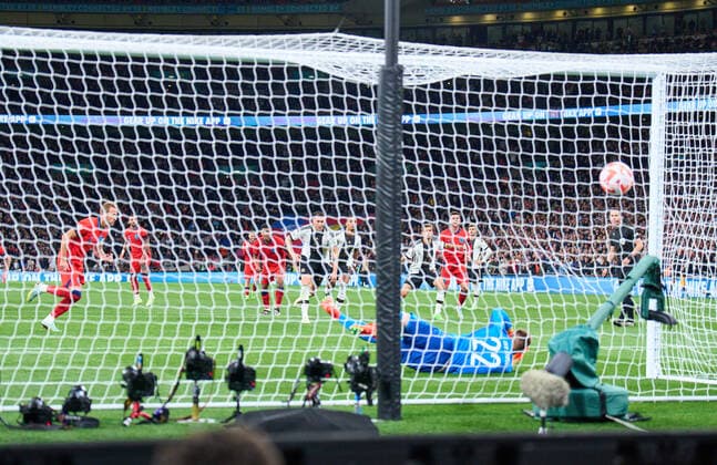 Harry KANE, England 9 scores, shoots goal , Tor, Treffer, Torschuss, 3-2 against Marc-Andre ter STEGEN, dfb 22 in the UEFA Nations League 2022 match ENGLAND - GERMANY in Season 2022 2023 on Sept 26, 2022 in London, Great Britain.