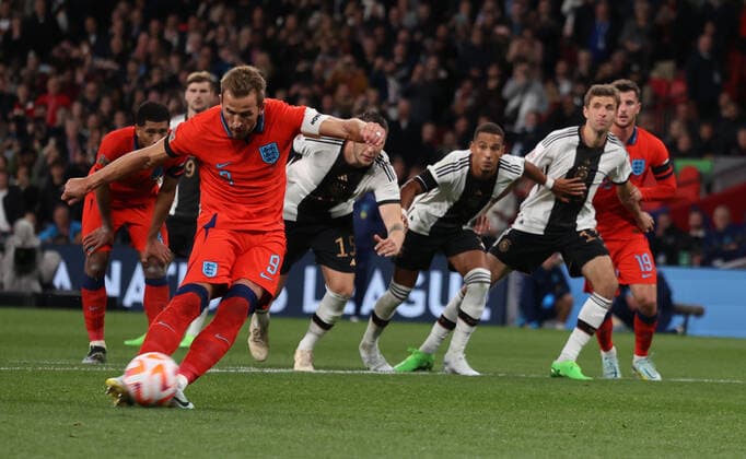 Sport Bilder des Tages Harry Kane (England) scores 3-2 at the England v Germany UEFA Nations League Group A3 match at Wembley Stadium, London, UK on 26th September 2022. 