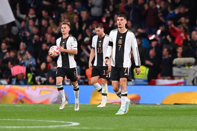 Fussball International UEFA Nations League in Wembley England - Deutschland 26.09.2022 David Raum, Niklas Suele und Kai Havertz (v, alle Deutschland)sindist nach dem 3:2 enttaeuscht