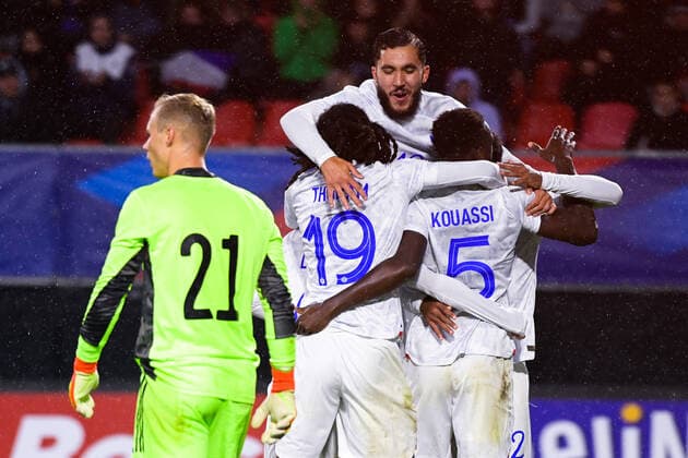 Joie des joueurs de l equipe de France apres le but de Tanguy Kouassi ( 5 - France ) - FOOTBALL : France vs Belgique - Valenciennes - Amical Espoirs - 26 09 2022 FedericoPestellini Panoramic 