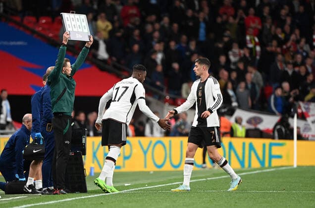 Fussball, Herren, Saison 2022 23, Nations League (Liga A, Gruppe 3, 6. Spieltag) in London, England - Deutschland, v. l. Armel Bella-Kotchap (Deutschland), Kai Havertz (Deutschland), 26.09. 2022, Copyright: xMatthiasxKochx