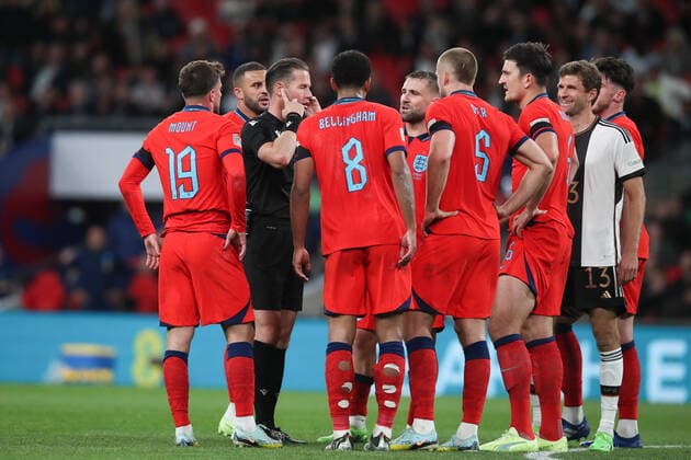 Mandatory Credit: Photo by Matt Impey Shutterstock (13422173am) England players crowd the referee to get him to look at the VAR for the 3rd England goal England v Germany, Football, UEFA Nations Cup, Wembley Stadium, Wembley, London, UK - 26 09 2022 Editorial use only England v Germany, Football, UEFA Nations Cup, Wembley Stadium, Wembley, London, UK - 26 09 2022 Editorial use only Copyright: xMattxImpey Shutterstockx 13422173am