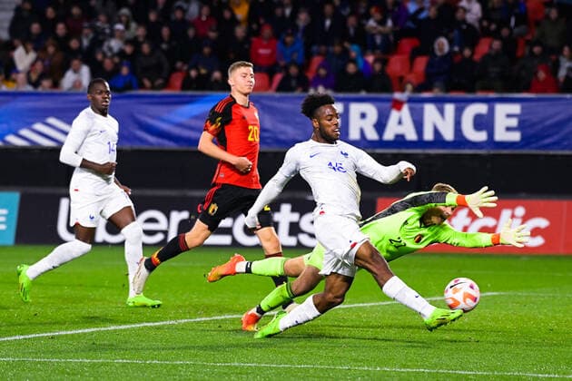 But de Elye Wahi ( 15 - France ) - Maxime Delanghe ( 21 - Belgique ) - FOOTBALL : France vs Belgique - Valenciennes - Amical Espoirs - 26 09 2022 FedericoPestellini Panoramic 