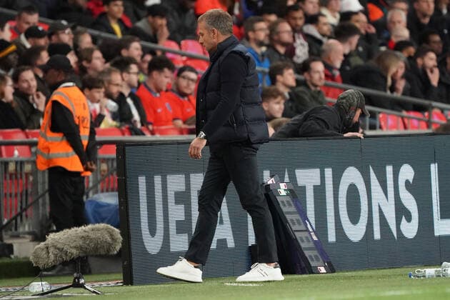 Bundestrainer Hansi Flick (Deutschland Germany) dreht enttäuscht ab - London 26.09.2022: England vs. Deutschland, UEFA Nations League, 6. Spieltag, Wembley Stadium