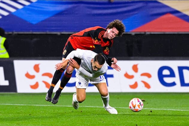 Maxim De Cuyper ( 5 - Belgique ) - Amine Gouiri ( 11 - France ) - FOOTBALL : France vs Belgique - Valenciennes - Amical Espoirs - 26 09 2022 FedericoPestellini Panoramic 