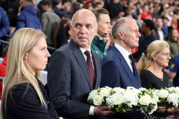 26.09.22 England - Deutschland England, London, 26.09.2022, Fussball, UEFA Nations League, England - DFB Deutschland: Bernd Neuendorf (Präsident DFB) Kranzniederlegung Tot Beerdigung Queen Elizabeth Trauer Andacht Gedenken.