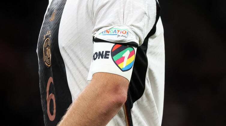 Sport Bilder des Tages 26.09.22 England - Deutschland England, London, 26.09.2022, Fussball, UEFA Nations League, England - DFB Deutschland: Kapitänsbinde 1 One Love.