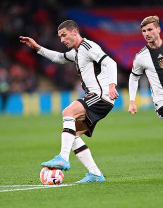 Fussball International UEFA Nations League 26.09.2022 in Wembley England - Deutschland Robin Gosens (Deutschland) am Ball