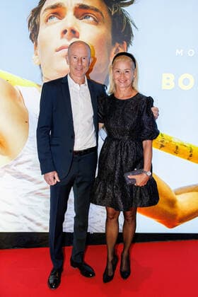 220927 Ingemar Stenmark med fru Tarja Stenmark pa röda mattan vid galapremiären av filmen Born to fly den 27 september 2022 i Stockholm. Copyright: MICHAELxCAMPANELLA BB220927BB156