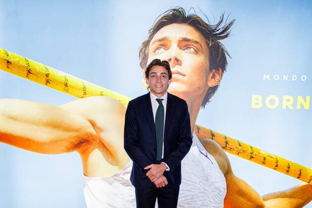 220927 Armand Duplantis pa röda mattan vid galapremiären av filmen Born to fly den 27 september 2022 i Stockholm. Copyright: MICHAELxCAMPANELLA BB220927BB174