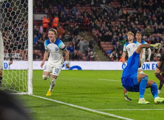 Conor Gallagher (10) of England wheels away after scoring during the International Friendly, Länderspiel, Nationalmannschaft match between England U-21 and Germany U-21 at Bramall Lane, Sheffield, England on 27 September 2022. Copyright: xSimonxHallx 33490022