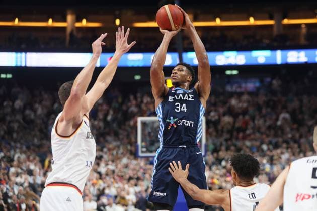 GREECE vs GERMANY GIANNIS ANTETOKOUNMPO Janis Adetokumbo kosarkas reprezentacije Grcke na utakmici cetvrtfinala 1 4 FIBA Evropskog prvenstva protiv Nemacke u Mercedes Benc areni, Berlin 13.09.2022. godine Foto: Kosarka, Grcka, FIBA Evropsko prvenstvo,NemackaBASKETBALL, FIBA European Championship, EM, Europameisterschaft GERMANY GREECE Berlin Mercedes Benz arena Germany Copyright: xMarkoxMetlasx xMNxPRESSxPHOTOx
