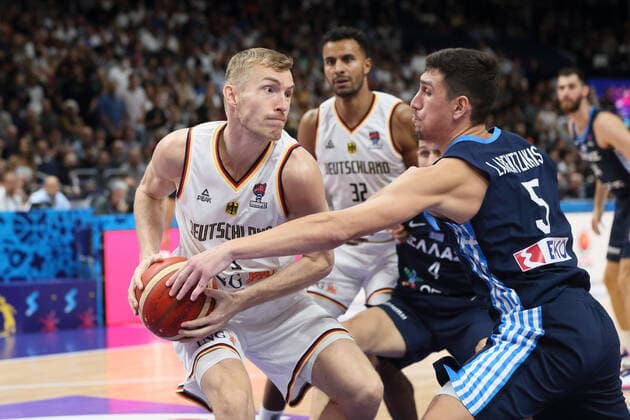 GREECE vs GERMANY NIELS GIFFEY Nils Gifi kosarkas reprezentacije Nemacke na utakmici cetvrtfinala 1 4 FIBA Evropskog prvenstva protiv Grcke u Mercedes Benc areni, Berlin 13.09.2022. godine Foto: Kosarka, Grcka, FIBA Evropsko prvenstvo,NemackaBASKETBALL, FIBA European Championship, EM, Europameisterschaft GERMANY GREECE Berlin Mercedes Benz arena Germany Copyright: xMarkoxMetlasx xMNxPRESSxPHOTOx
