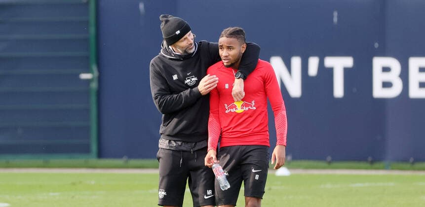 Sport Themen der Woche KW39 Sport Bilder des Tages RB Leipzig - Training 28.09.2022 Leipzig, 28.09.2022, RBL Trainingszentrum, Fussball, 1. Bundesliga , RB Leipzig, Training. , Im Bild: Trainer Marco Rose, RB Leipzig, Christopher Nkunku (18, RB Leipzig). , *** RB Leipzig training 28 09 2022 Leipzig, 28 09 2022, RBL training center, football, 1 Bundesliga , RB Leipzig, training , In the picture coach Marco Rose, RB Leipzig, Christopher Nkunku 18, RB Leipzig ,