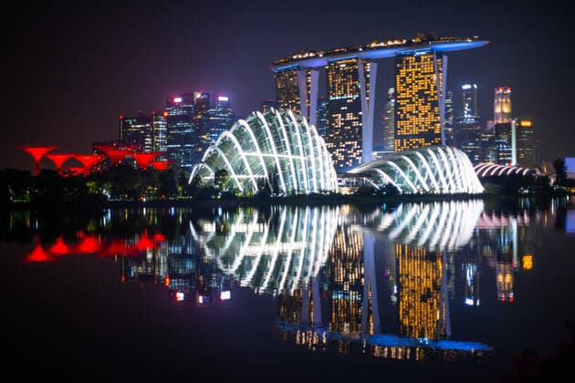 Sport Bilder des Tages illustration gardens by the bay, city during the Formula 1 Singapore Airlines Singapore Grand Prix 2022, 17th round of the 2022 FIA Formula One World Championship, WM, Weltmeisterschaft from September 30 to October 02, 2022 on the Marina Bay Street Circuit, in Singapore - F1 - SINGAPORE GRAND PRIX 2022 DPPI Panoramic  00122039_AV6_1598