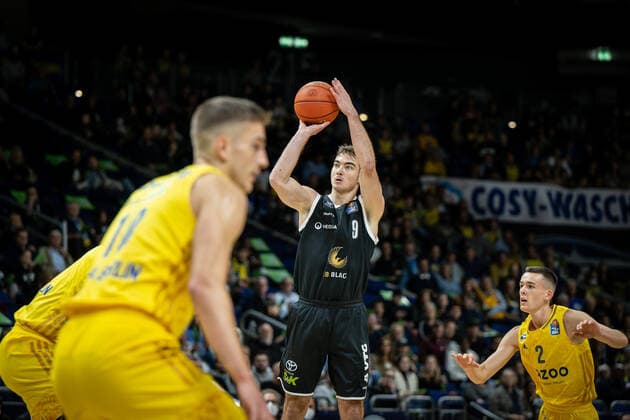 Basketball Berlin 28.09.2022 Saison 2022 2023 1. Bundesliga easyCredit-BBL Alba Berlin - Veolia Towers Hamburg Ziga Samar (Hamburg, No.09)