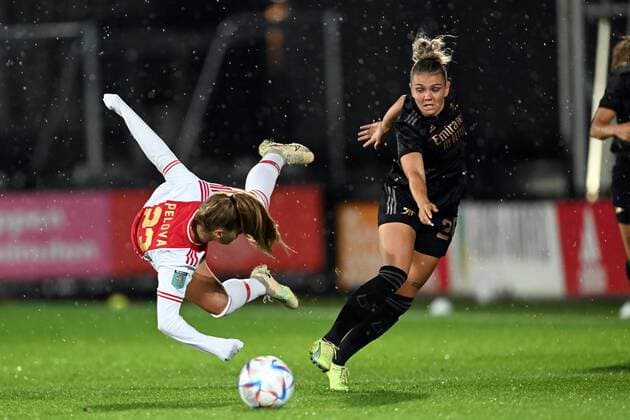 Sport Themen der Woche KW39 Sport Bilder des Tages AMSTERDAM - (lr) Victoria Pelova of Ajax women, Laura Wienroither of Arsenal WFC during the UEFA Champions League women s match between Ajax Amsterdam and Arsenal FC at De Toekomst sports complex on September 28, 2022 in Amsterdam, Netherlands. ANP UEFA Women s Champions League 2e round 2022 2023 xVIxANPxSportx xxANPxIVx *** AMSTERDAM lr Victoria Pelova of Ajax women, Laura Wienroither of Arsenal WFC during the UEFA Champions League women s match between Ajax Amsterdam and Arsenal FC at De Toekomst sports complex on September 28, 2022 in Amsterdam, Netherlands ANP UEFA Women s Champions League 2nd round 2022 2023 xVIxANPxSportx xxANPxIVx 455482159 originalFilename: 455482159.jpg
