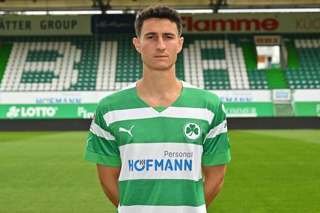 29.09.2022 - SpVgg Greuther Fürth ( Kleeblatt Spielvereinigung ) - 1. Fussball Bundesliga - Saison 2022 2023 - Fototermin Porträttermin - - Einzelbild Einzelfoto Portrait Porträt Kopfbild - Marco Meyerhöfer Meyerhoefer (18, SpVgg Greuther Fürth )