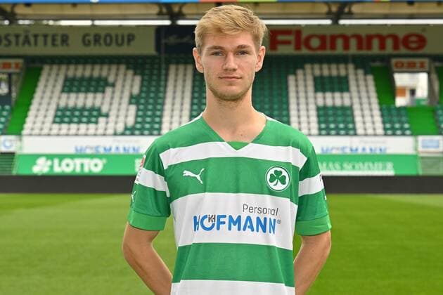 29.09.2022 - SpVgg Greuther Fürth ( Kleeblatt Spielvereinigung ) - 1. Fussball Bundesliga - Saison 2022 2023 - Fototermin Porträttermin - - Einzelbild Einzelfoto Portrait Porträt Kopfbild - Marco John (24, SpVgg Greuther Fürth )