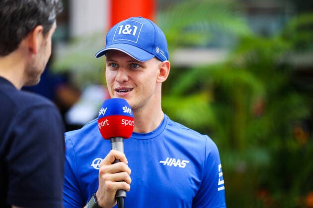 SCHUMACHER Mick (ger), Haas F1 Team VF-22 Ferrari, portrait during the Formula 1 Singapore Airlines Singapore Grand Prix 2022, 17th round of the 2022 FIA Formula One World Championship, WM, Weltmeisterschaft from September 30 to October 02, 2022 on the Marina Bay Street Circuit, in Singapore - F1 - SINGAPORE GRAND PRIX 2022 DPPI Panoramic  00122039_AV6_1865