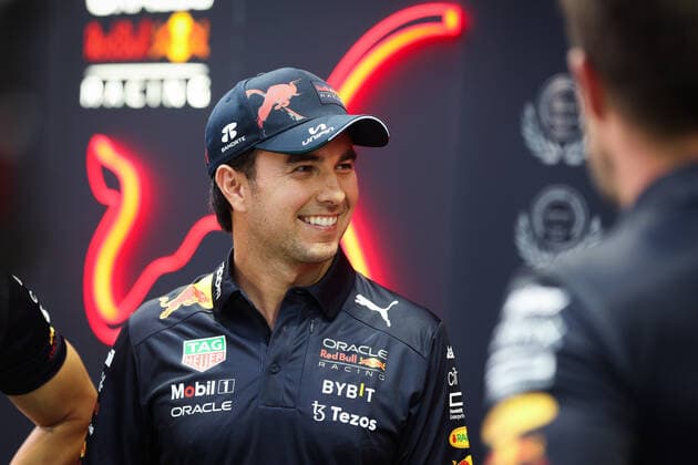 PEREZ Sergio (mex), Red Bull Racing RB18, portrait during the Formula 1 Singapore Airlines Singapore Grand Prix 2022, 17th round of the 2022 FIA Formula One World Championship, WM, Weltmeisterschaft from September 30 to October 02, 2022 on the Marina Bay Street Circuit, in Singapore - F1 - SINGAPORE GRAND PRIX 2022 DPPI Panoramic  00122039_AV6_2015