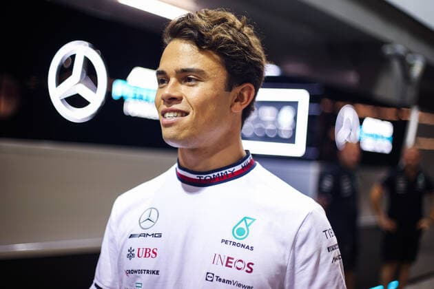 DE VRIES Nyck (ned), Reserve Driver of Mercedes AMG F1 Team, portrait during the Formula 1 Singapore Airlines Singapore Grand Prix 2022, 17th round of the 2022 FIA Formula One World Championship, WM, Weltmeisterschaft from September 30 to October 02, 2022 on the Marina Bay Street Circuit, in Singapore - F1 - SINGAPORE GRAND PRIX 2022 DPPI Panoramic  00122039_AV6_2094