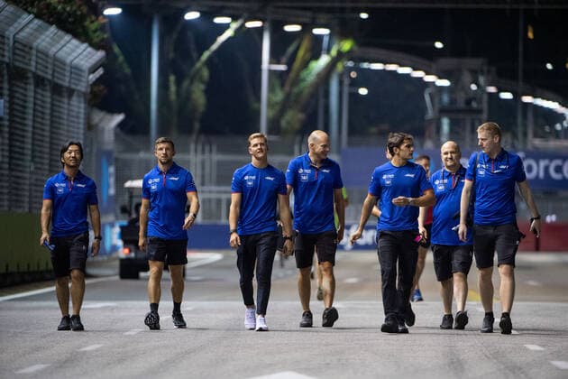 Mick Schumacher (GER, Haas F1 Team 47) mit Team beim Trackwalk, SIN, Formel 1 Grand Prix von Singapur, Marina Bay Circuit, Mediaday, 29.09.2022 SIN, Formel 1 Grand Prix von Singapur, Marina Bay Circuit, Mediaday, 29.09.2022 Singapur Copyright: xEibner Memmlerx EP_MMR
