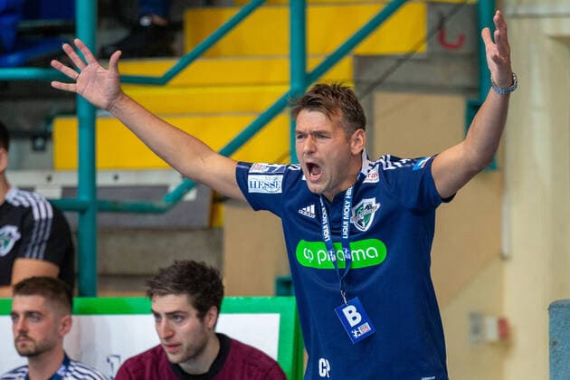 Sport Themen der Woche KW39 Sport Bilder des Tages Christian Prokop (TSV Hannover Burgdorf, Trainer) GER, TSV GWD Minden vs. TSV Hannover Burgdorf, Handball, 1. Bundesliga, 6. Spieltag, Spielzeit 2022 2023, 29.09.2022 GER, TSV GWD Minden vs. TSV Hannover Burgdorf, Handball, 1. Bundesliga, 6. Spieltag, Spielzeit 2022 2023, 29.09.2022 Minden *** Christian Prokop TSV Hannover Burgdorf, coach GER, TSV GWD Minden vs TSV Hannover Burgdorf, handball, 1 Bundesliga, 6 matchday, season 2022 2023, 29 09 2022 GER, TSV GWD Minden vs TSV Hannover Burgdorf, handball, 1 Bundesliga, 6 matchday, season 2022 2023, 29 09 2022 Minden Copyright: xEibner-Pressefotox xJanxStrohdiekx EP_JSK