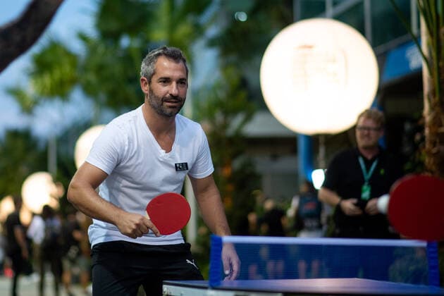 Timo Glock (Ex - Rennfahrer, Sky TV Experte) spielt Tischtennis im Fahrerlager, SIN, Formel 1 Grand Prix von Singapur, Marina Bay Circuit, Mediaday, 29.09.2022 SIN, Formel 1 Grand Prix von Singapur, Marina Bay Circuit, Mediaday, 29.09.2022 Singapur Copyright: xEibner Memmlerx EP_MMR