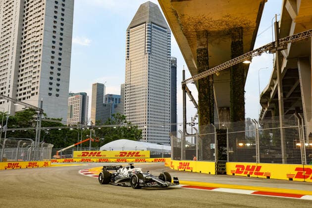 10 GASLY Pierre (fra), Scuderia AlphaTauri AT03, action during the Formula 1 Singapore Airlines Singapore Grand Prix 2022, 17th round of the 2022 FIA Formula One World Championship, WM, Weltmeisterschaft from September 30 to October 02, 2022 on the Marina Bay Street Circuit, in Singapore - F1 - SINGAPORE GRAND PRIX 2022 DPPI Panoramic  GOOD1370
