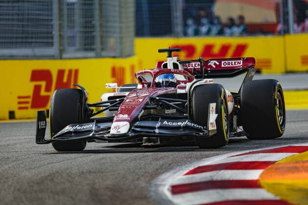 77 BOTTAS Valtteri (fin), Alfa Romeo F1 Team ORLEN C42, action during the Formula 1 Singapore Airlines Singapore Grand Prix 2022, 17th round of the 2022 FIA Formula One World Championship, WM, Weltmeisterschaft from September 30 to October 02, 2022 on the Marina Bay Street Circuit, in Singapore - F1 - SINGAPORE GRAND PRIX 2022 DPPI Panoramic  GOOD1523
