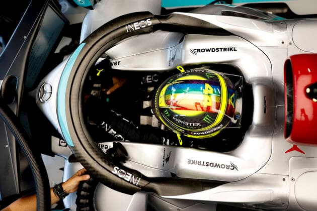 44 Lewis Hamilton (GBR, Mercedes-AMG Petronas F1 Team), F1 Grand Prix of Singapore at Marina Bay Street Circuit on September 30, 2022 in Singapore, Singapore. (Photo by HOCH ZWEI) Singapore Singapore