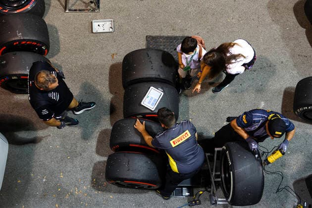 Pirelli tyres, F1 Grand Prix of Singapore at Marina Bay Street Circuit on September 30, 2022 in Singapore, Singapore. (Photo by HOCH ZWEI) Singapore Singapore