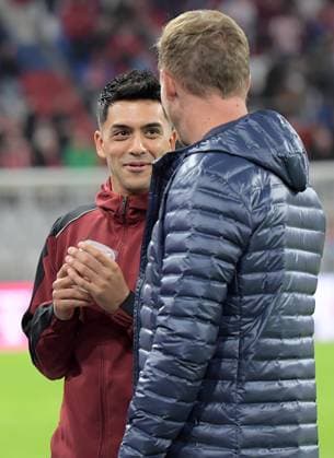 30.09.2022, xemx, Fussball 1.Bundesliga, FC Bayern Muenchen - Bayer 04 Leverkusen emspor, v.l. Nadiem Amiri (Bayer 04 Leverkusen), Cheftrainer Julian Nagelsmann (FC Bayern Muenchen) (DFL DFB REGULATIONS PROHIBIT ANY USE OF PHOTOGRAPHS as IMAGE SEQUENCES and or QUASI-VIDEO) Muenchen