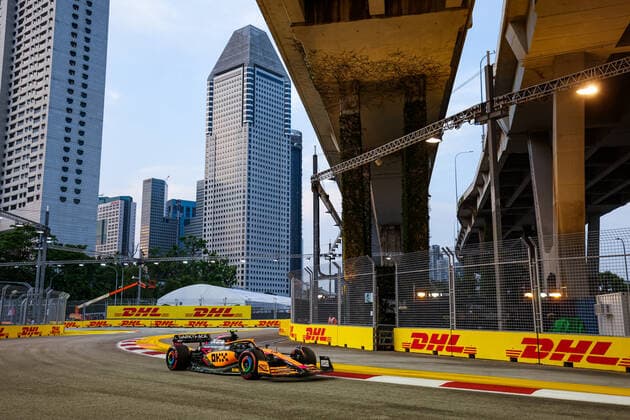 04 NORRIS Lando (gbr), McLaren F1 Team MCL36, action during the Formula 1 Singapore Airlines Singapore Grand Prix 2022, 17th round of the 2022 FIA Formula One World Championship, WM, Weltmeisterschaft from September 30 to October 02, 2022 on the Marina Bay Street Circuit, in Singapore - F1 - SINGAPORE GRAND PRIX 2022 DPPI Panoramic  20220930_GOOD1385