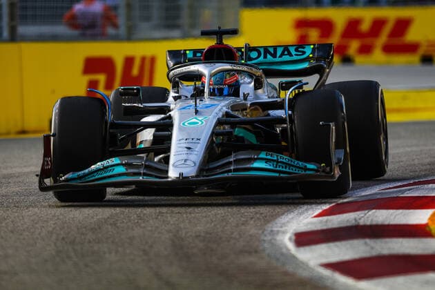 63 RUSSELL George (gbr), Mercedes AMG F1 Team W13, action during the Formula 1 Singapore Airlines Singapore Grand Prix 2022, 17th round of the 2022 FIA Formula One World Championship, WM, Weltmeisterschaft from September 30 to October 02, 2022 on the Marina Bay Street Circuit, in Singapore - F1 - SINGAPORE GRAND PRIX 2022 DPPI Panoramic  20220930_GOOD1501